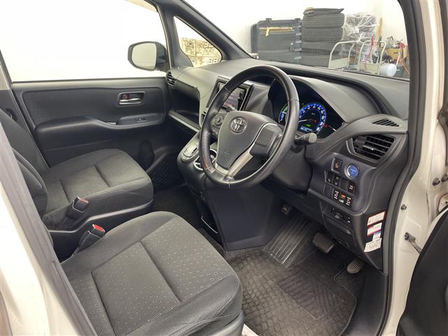 Toyota Voxy 10