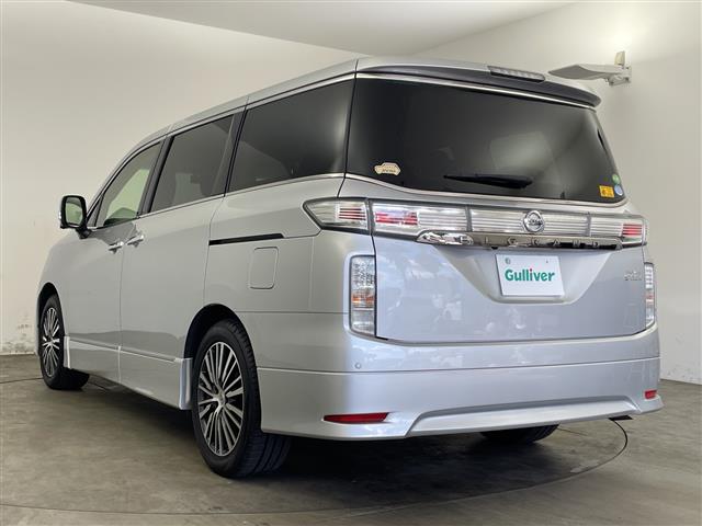 Nissan Elgrand 3
