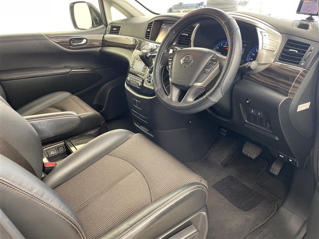 Nissan Elgrand 10