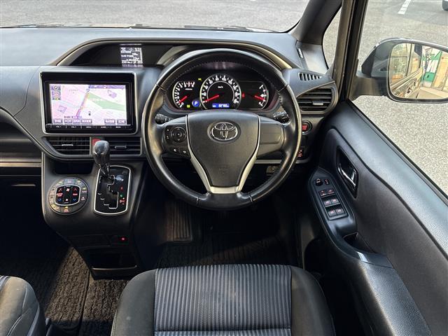 Toyota Voxy 5