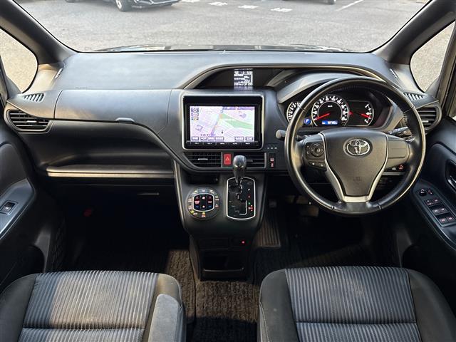 Toyota Voxy 6