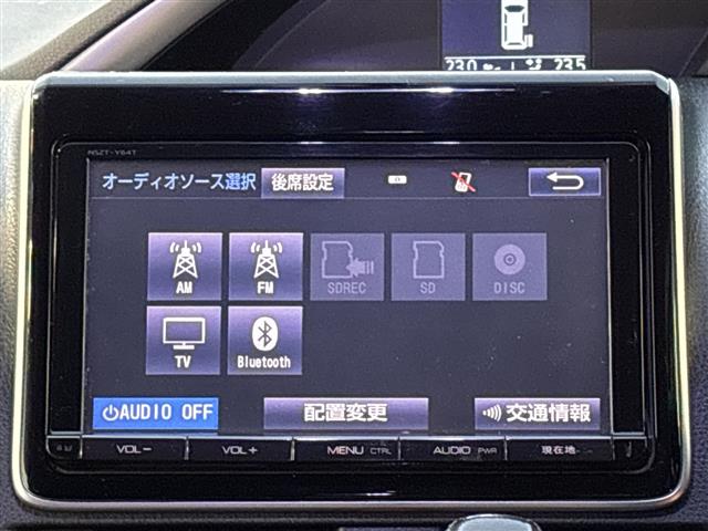 Toyota Voxy 8