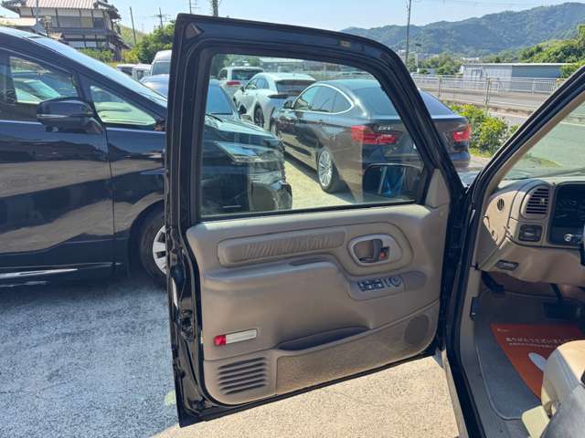 GMC サバーバン 11