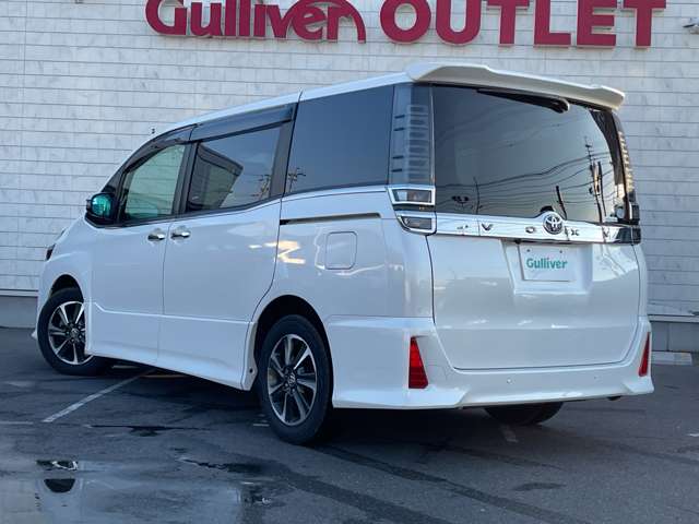 Toyota Voxy 9