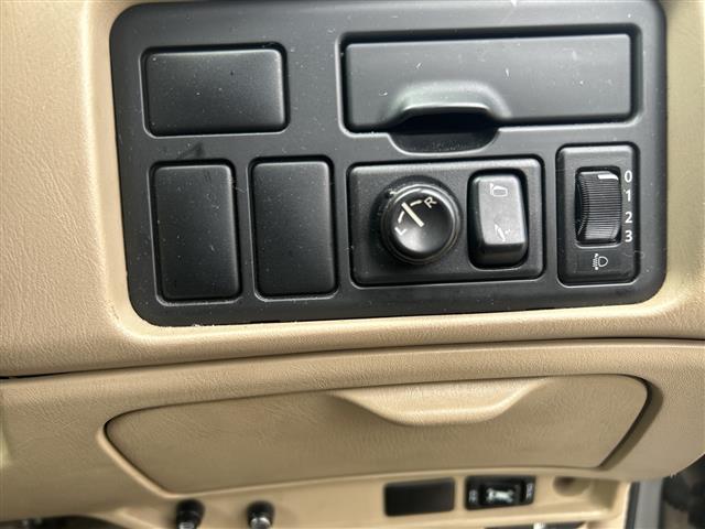 Nissan Presage 8