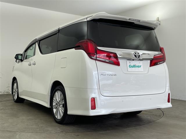 Toyota Alphard 3