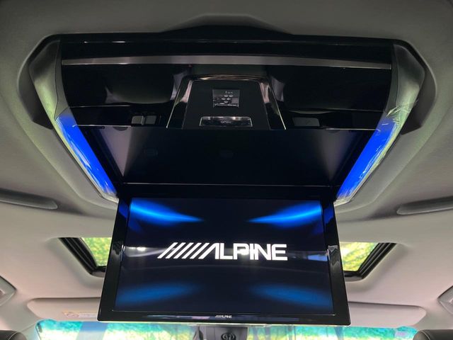 Toyota Alphard 4