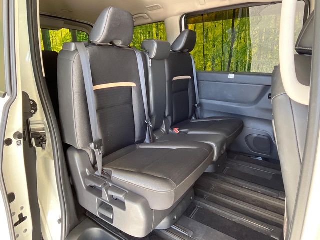 Nissan Serena 10