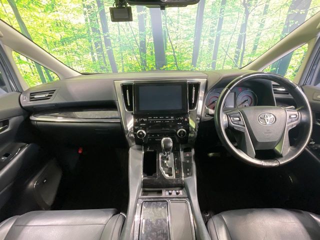 Toyota Vellfire 2