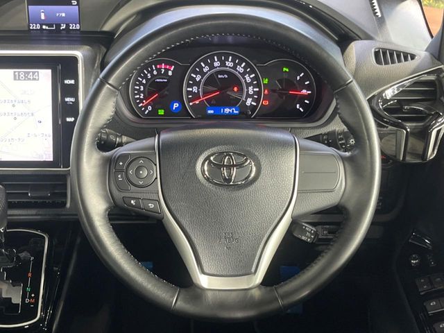 Toyota Noah 11