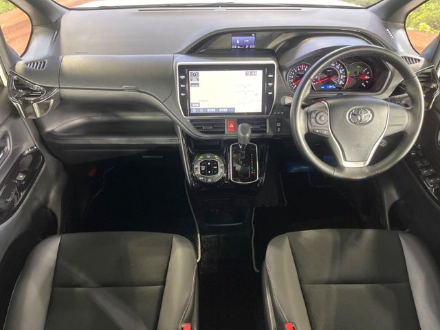 Toyota Noah 3