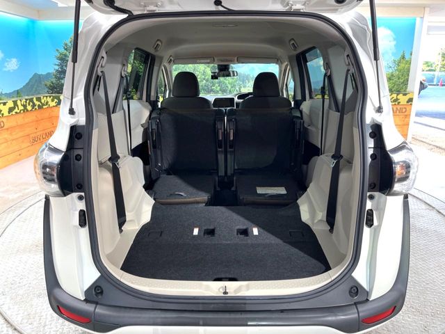 Toyota Sienta 11