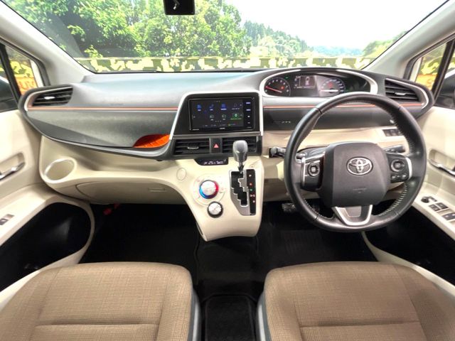 Toyota Sienta 2