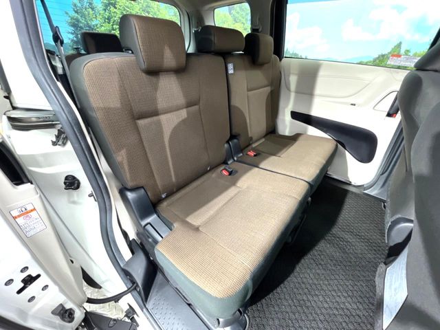 Toyota Sienta 9