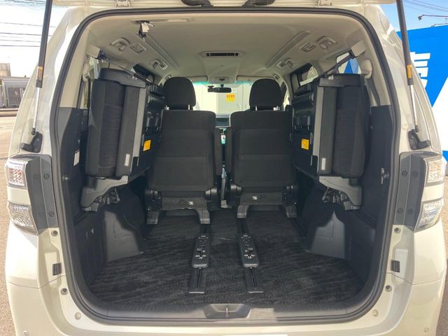 Toyota Vellfire 12