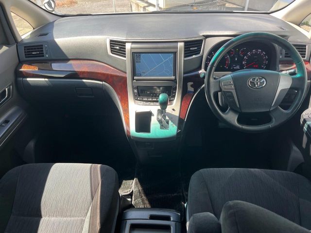 Toyota Vellfire 2