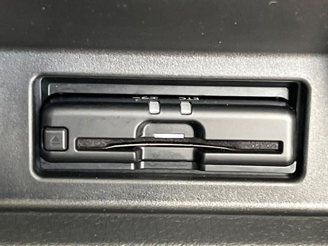 Nissan Caravan 6