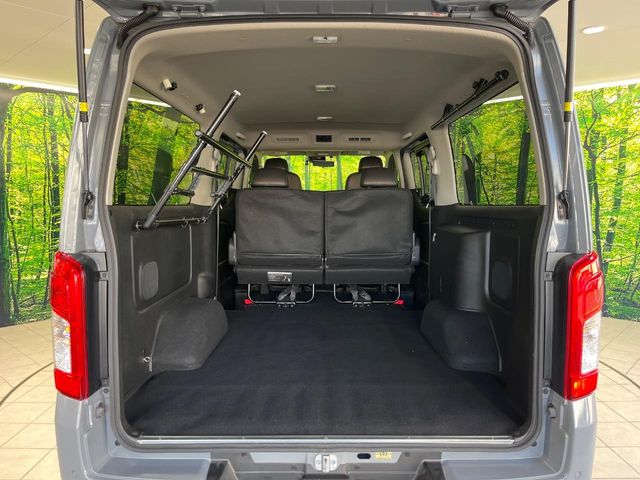 Nissan Caravan 10