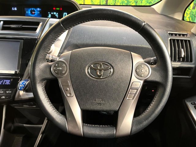 Toyota Prius α 11