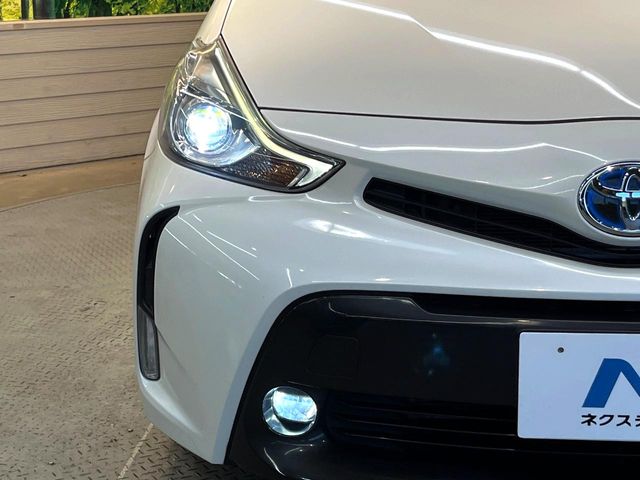 Toyota Prius α 12