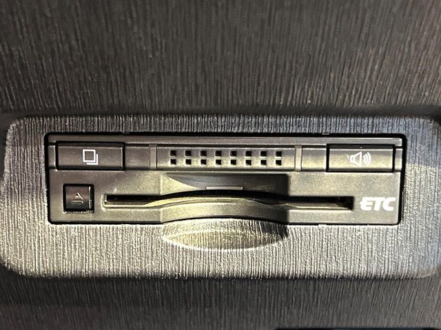 Toyota Prius α 6