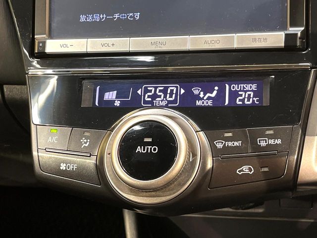 Toyota Prius α 7