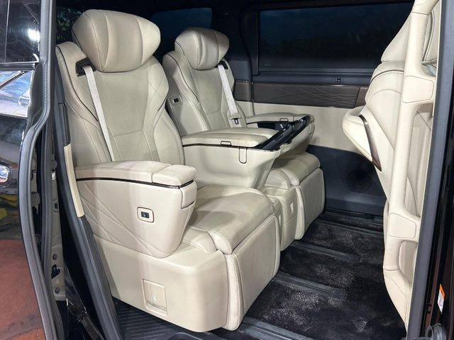 Toyota Alphard 9