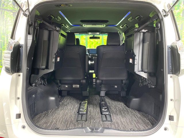 Toyota Vellfire 12