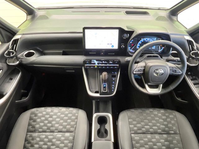 Toyota Voxy 2