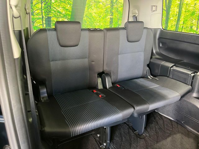 Toyota Voxy 10