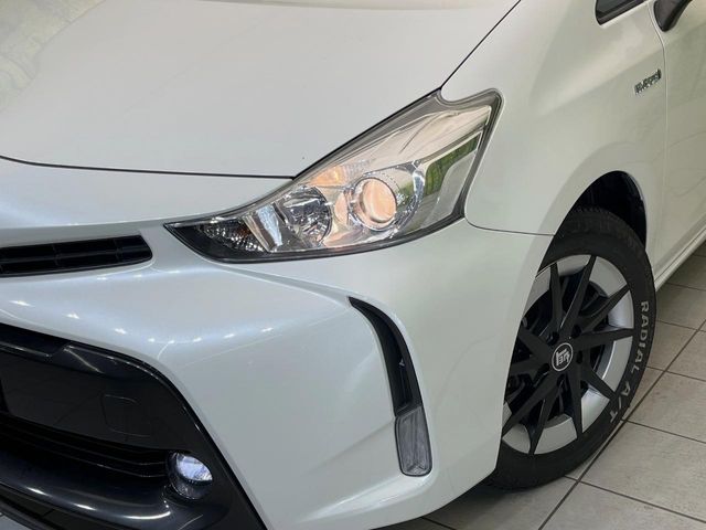 Toyota Prius α 12