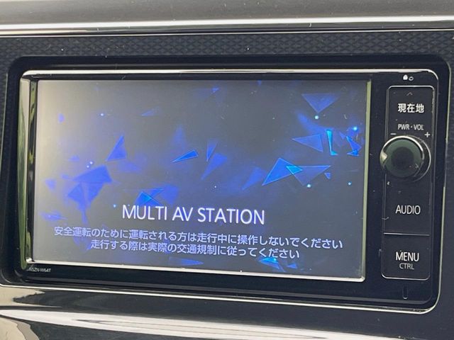 Toyota Prius α 3