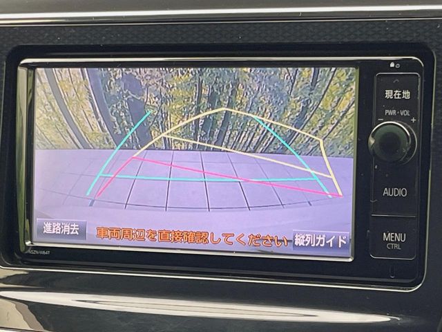 Toyota Prius α 4