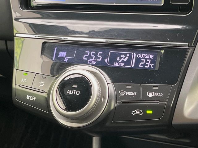 Toyota Prius α 7