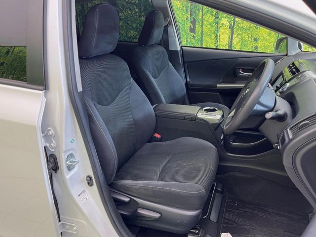 Toyota Prius α 8