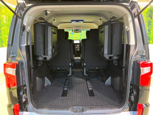 Mitsubishi Delica D:5 11