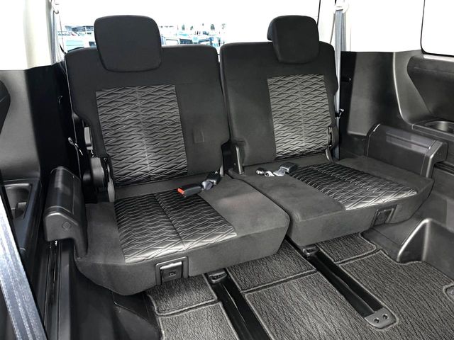Mitsubishi Delica D:5 10