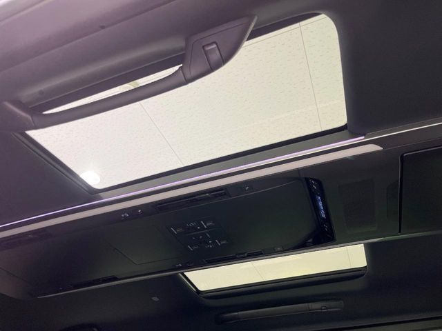 Toyota Vellfire 4