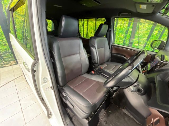 Toyota Esquire 8