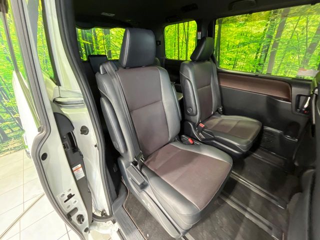 Toyota Esquire 9