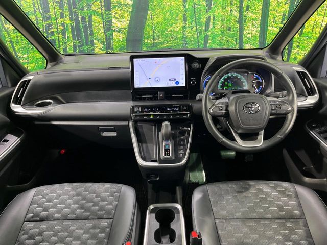 Toyota Voxy 2