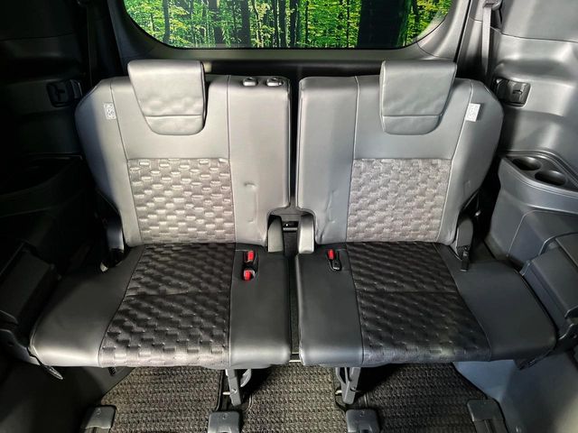 Toyota Voxy 10