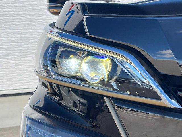 Toyota Vellfire 12