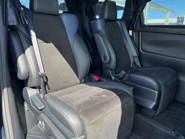 Toyota Vellfire 9