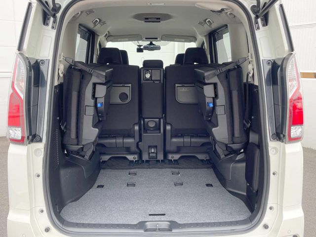 Nissan Serena 11