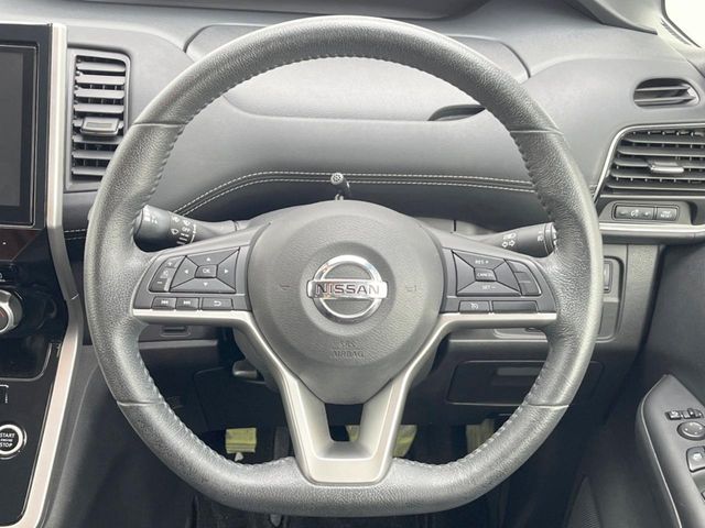 Nissan Serena 12