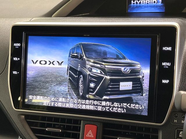 Toyota Voxy 4