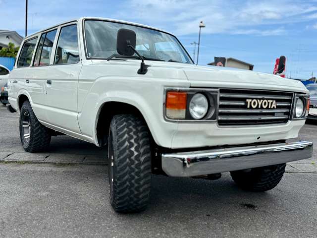 Toyota Land Cruiser 60 12