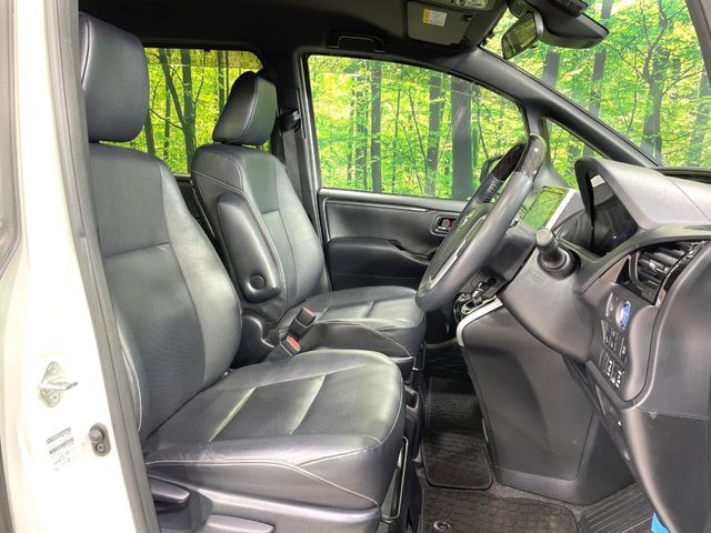 Toyota Esquire 8