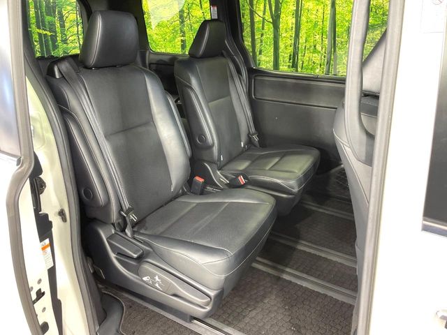 Toyota Esquire 9
